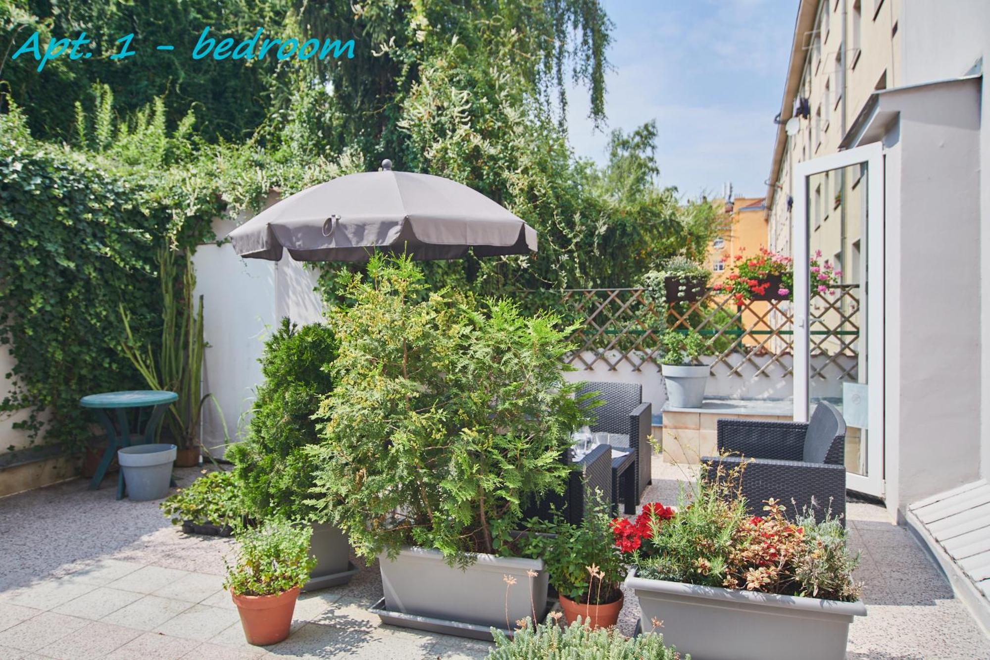 Cozy With Terrace Near Castle Апартаменты *